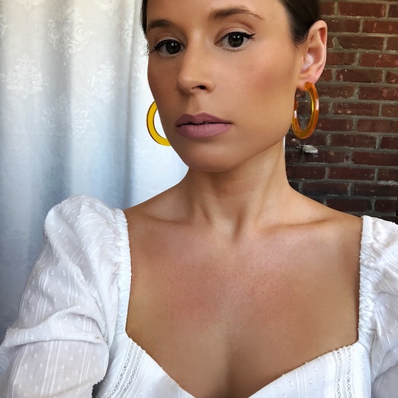 🆕Mira Mustard Yellow Marble Acrylic Lucite Hoops - Picture 5 of 6